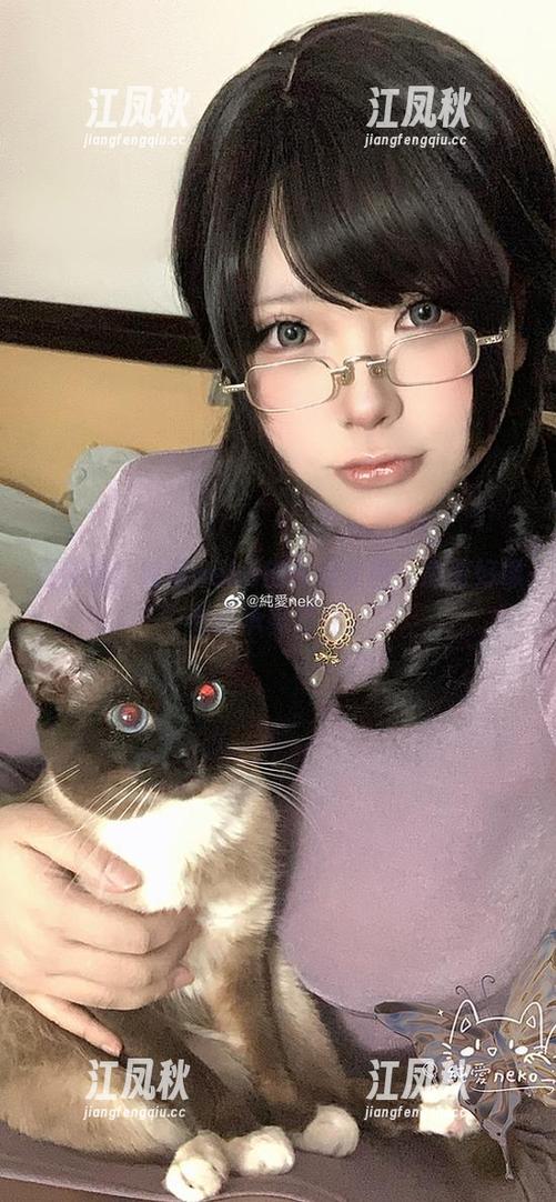纯爱neko 更新啦!纯爱neko的校服套图,心脏好像有点承受不住。