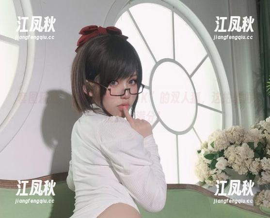 芊川一笑MNK 套图精选!“芊川一笑MNK”的双人狐,这拍摄角度我给满分!