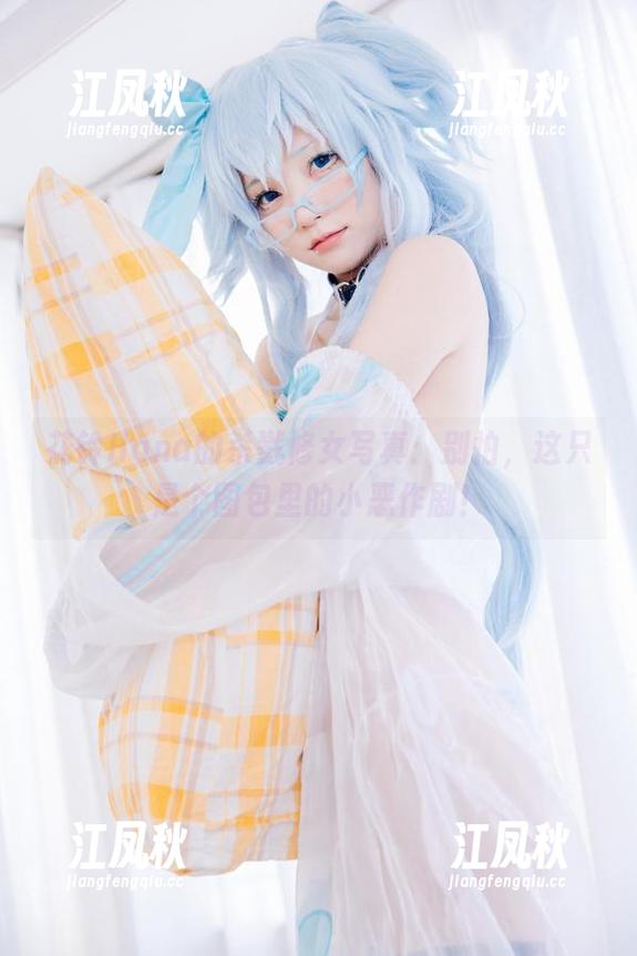 花铃Hana的杀戮修女写真：别怕，这只是个图包里的小恶作剧！