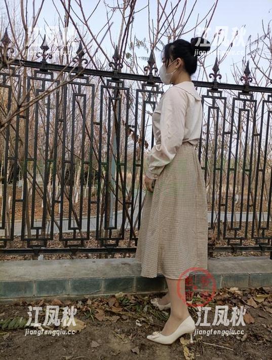 微密圈 - 若若老师的裸足写真，高清得让人忍不住多看几眼！