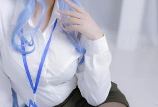 泳池中的荒井喵喵:照片里的她,真或假?