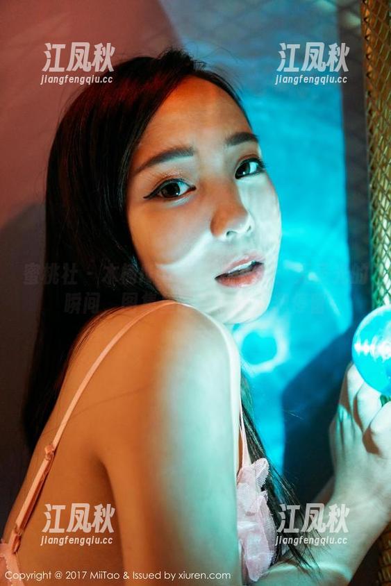 蜜桃社-木楠Nan 蜜桃社 - 木楠Nan的黑白视角:无圣光的瞬间,图集里的真实让人想停留