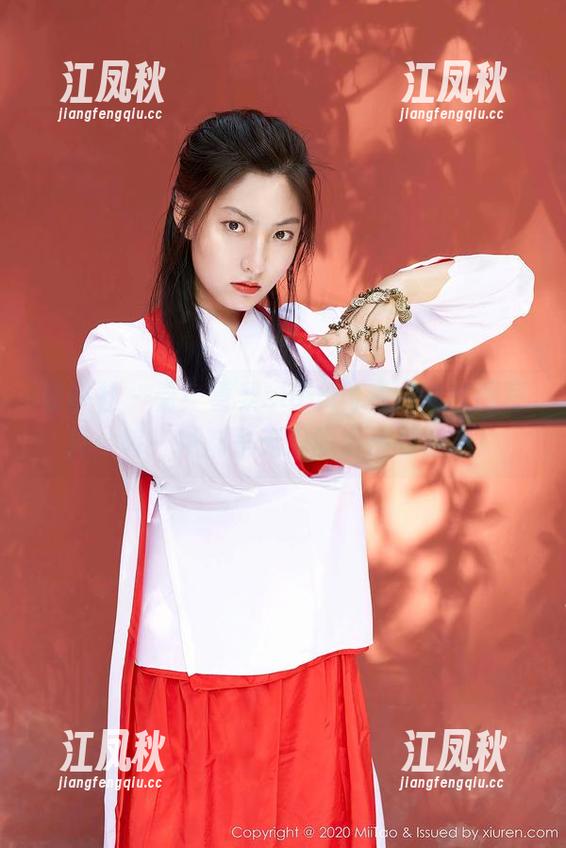 蜜桃社-雪梨sherry 蜜桃社 - 看!雪梨sherry和她的校服写真:每一帧都是无限的资源和想象!