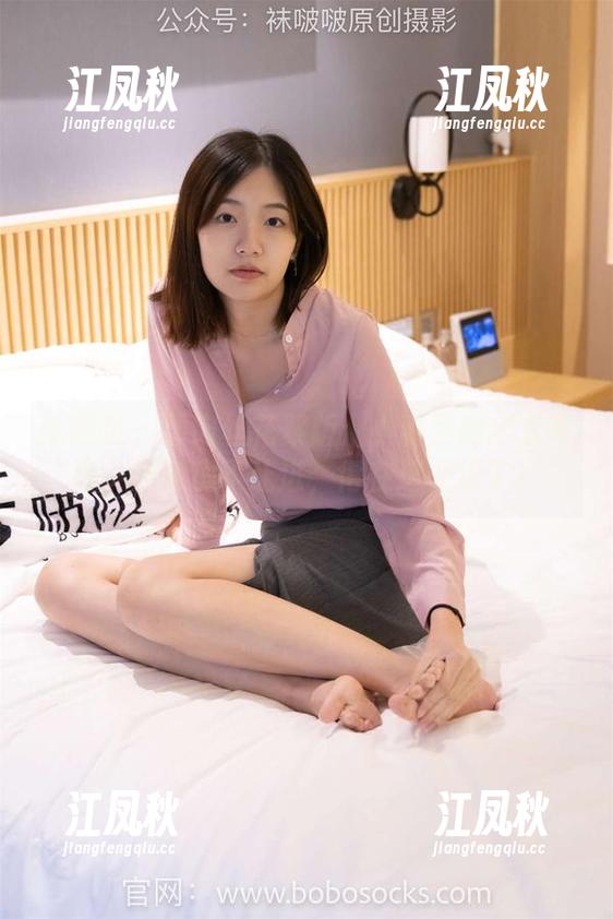 袜啵啵 - 厚肉丝花絮版：小甜豆的全套写真，健身房不让进，得在这儿练了！