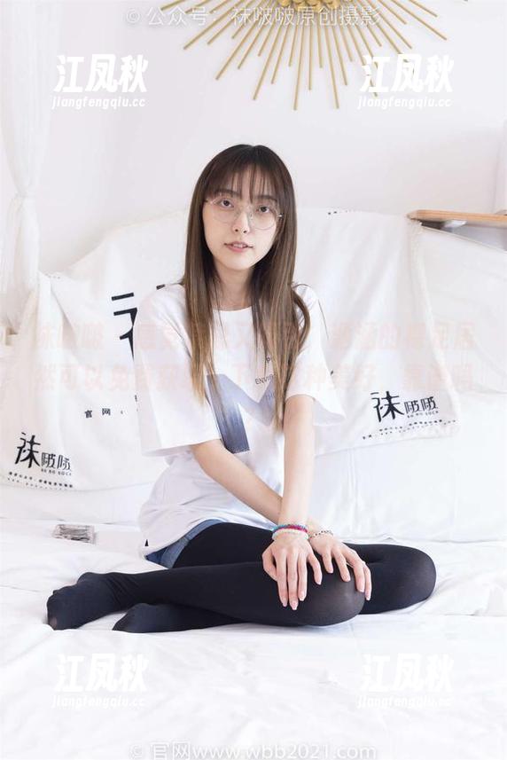 袜啵啵 - 感觉禁忌又吸引，涵涵的裸足居然可以免费获取，下载这种美好，靠谱吗？