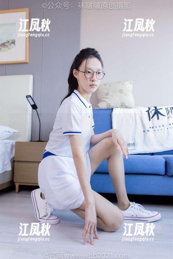 袜啵啵 - 美脚与私拍的完美结合，稚予真是个潮流捕手！