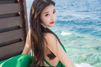 语画界 – 杨紫嫣Cynthia学姐的美图图集，感觉自己在爱情的边缘溺水了。