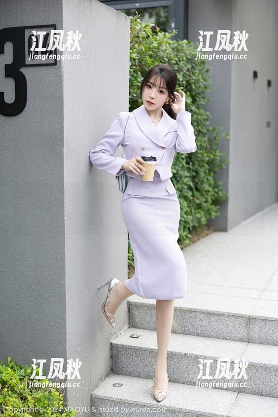 语画界-程程程 语画界 - 当程程程遇上定制写真:吊带与丝袜的朦胧故事,值得细细品味!