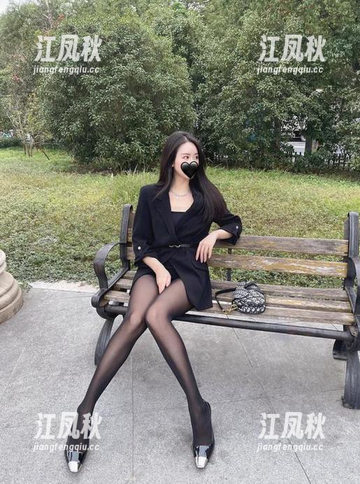 微密圈 - 软妹小九九的写真合集：超薄裤里丝，简直让人无法自拔的视觉享受