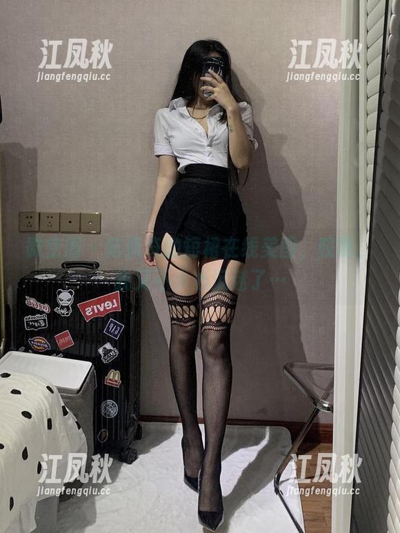 微密圈 - 陈佩奇的短裙在线美图，哎呀，我又不小心沉迷了…