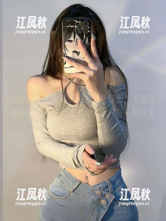微密圈 - 看见陈佩奇的清新背影，下载后我也想变得如此迷人，但我只有一张沙发。
