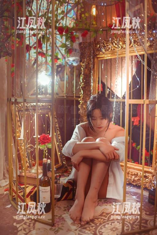 青水百合子：破T恤私拍，原来你也想看她的‘穿搭期’！