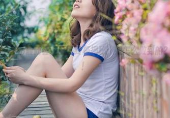 青豆客 – 赵伊彤最新套装原图终极揭秘：她怎么做到的？我想知道！