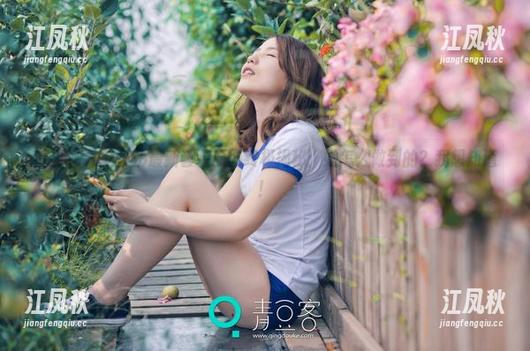 青豆客-赵伊彤 青豆客 - 赵伊彤最新套装原图终极揭秘:她怎么做到的?我想知道!