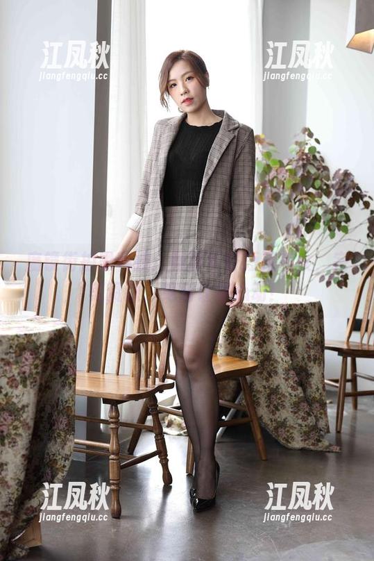 魔镜街拍黑科技：微胖牛仔短裙美女，完美资源，绝对让你心动！