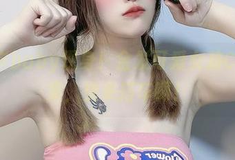 鹿八岁baby现身!金发可爱女孩COS图集,快来搭车啊!