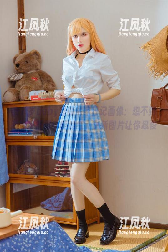 鹿八岁baby最新宅家日记画像：想不到我的家居服也能走红，更新图片让你忍俊不禁！